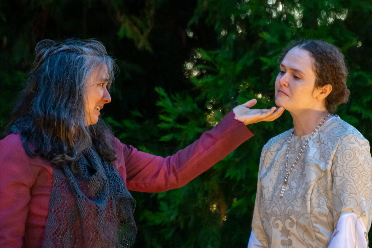 Jennifer Crooks, Aubrey Sara Kaye. Photo by Ken Holmes.