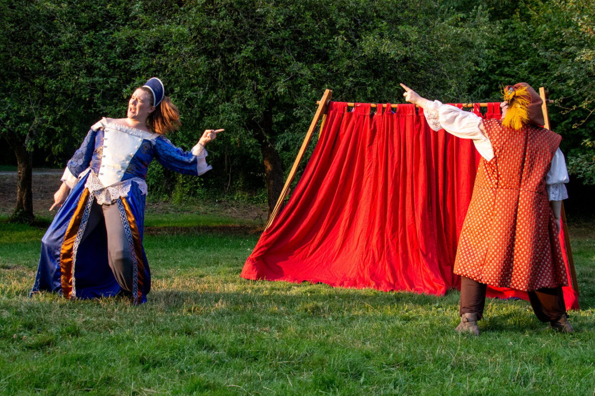 Katie Dreesen, Lauren Erwin. Photo by Ken Holmes.